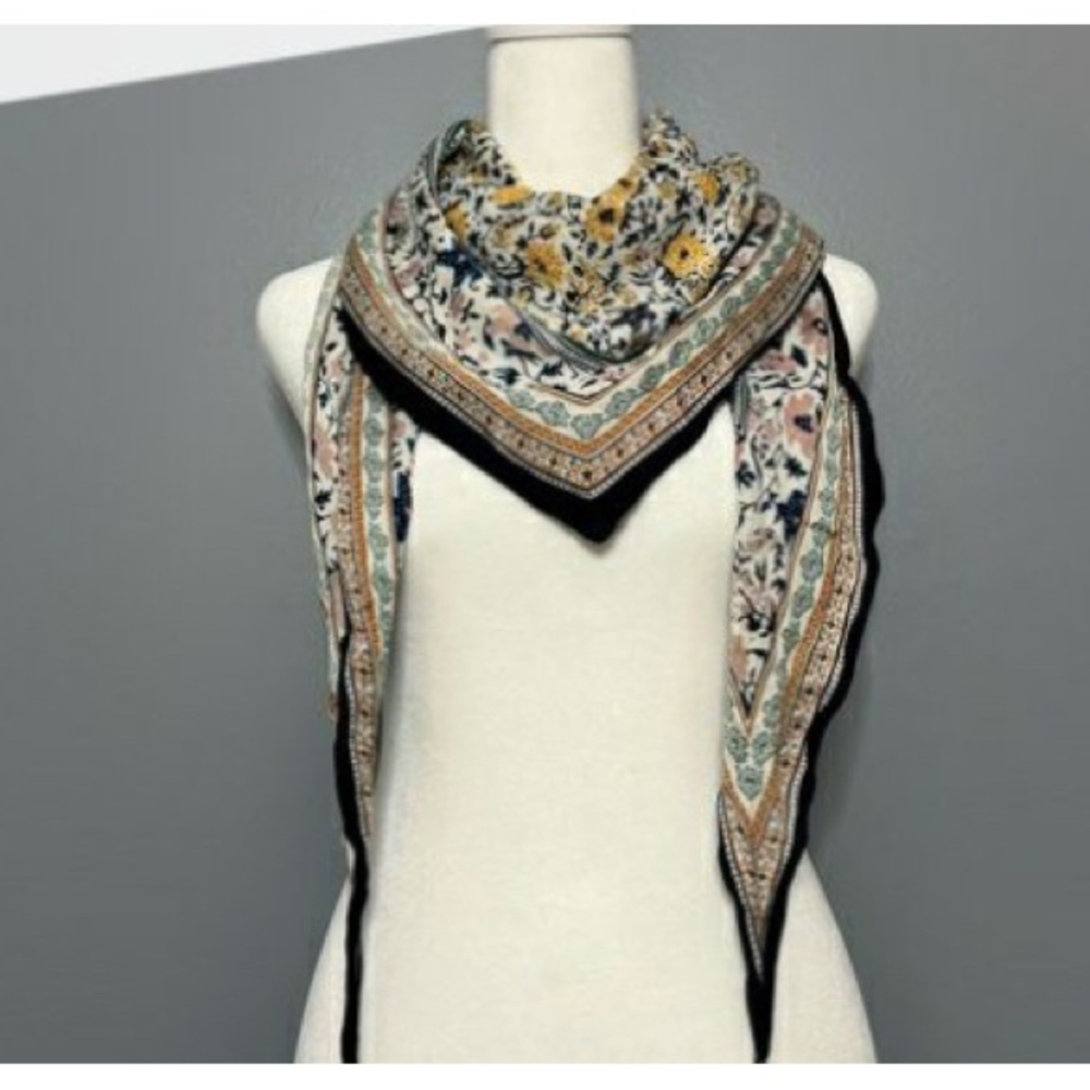 Floral Patterned Scarf EUC